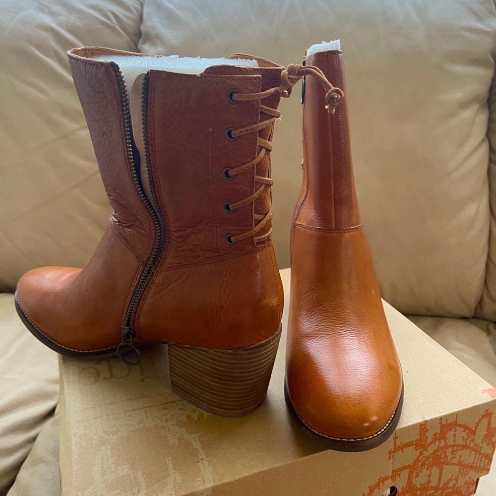 Latigo - Tan Leather Boots - Women’s 11M